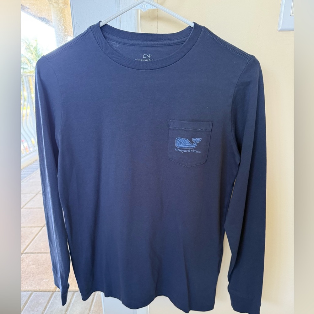 Boys Vineyard Vines long sleeve shirt. Like new, Size M (12-14).